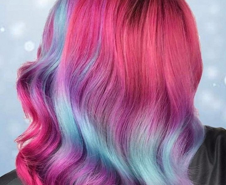 Краска "цвета единорога" представлена на рынке средств для окрашивания волос